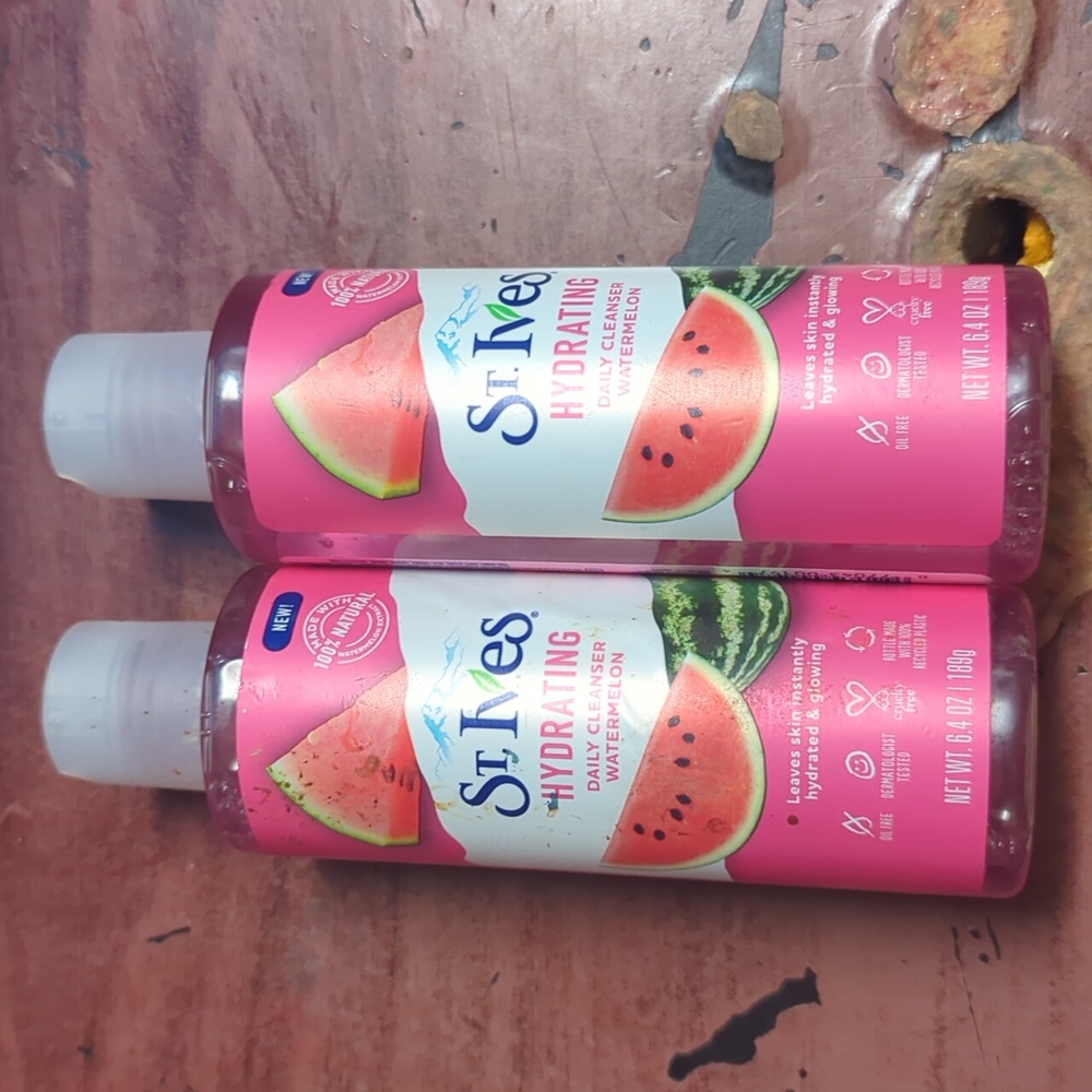 2 x St Ives hydrating daily cleanser